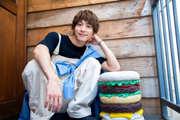 俳優・小林亮太が訪れた人気グルメバーガー店の絶品バーガーをまとめて紹介！