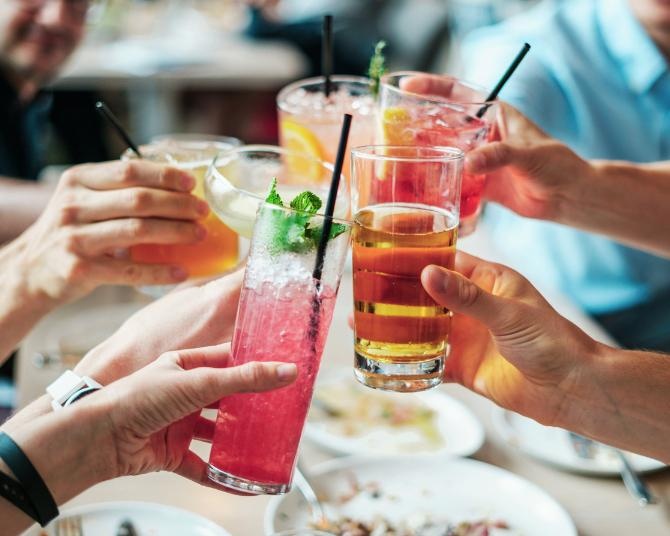 コロナ5類移行後の外食、半数以上が「増える」。「食べログ」が新しい生活様式を調査