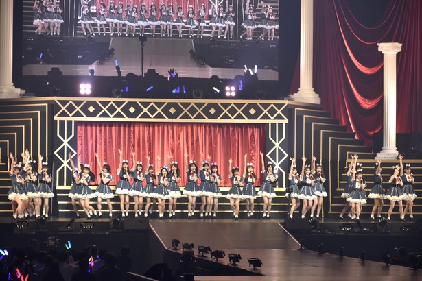 AKB48チーム8が9年間の活動を締めくくるラストコンサートを開催