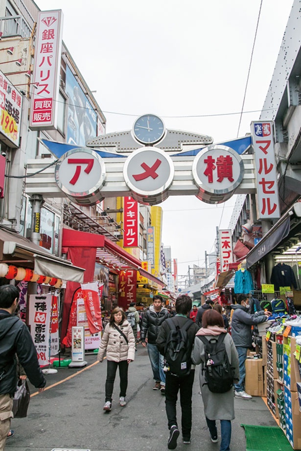 激安商店街や飲み屋街など下町風情に溢れ、いつも店員や観光客の活気で満ちている上野