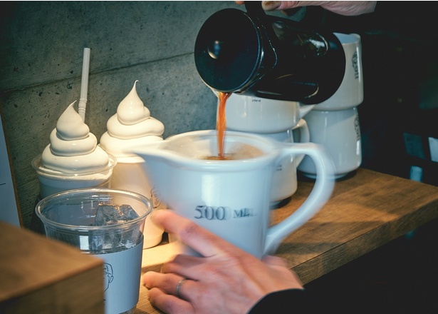 フレンチプレスで抽出したコーヒーを急冷して作る、アイスプレスコーヒー