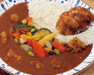 9種類の野菜をトッピング！すき家のスパイシーチキンカレー