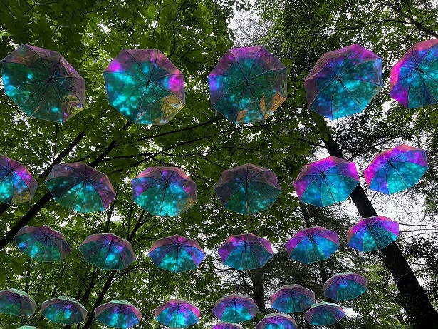 【画像】今年はオーロラ傘がムーミンバレーパークの空を彩る