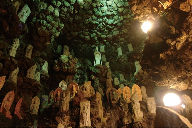 約1000体の石仏など1964年に完成した千佛洞地獄峡