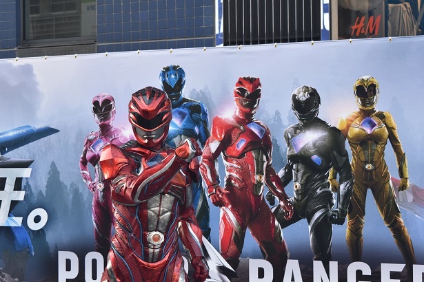 【写真を見る】大阪ミナミに登場したレッドレンジャー