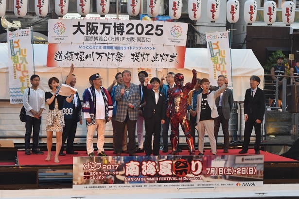 大阪・道頓堀に「パワーレンジャー」が登場！　全長12mの巨大サインも出現