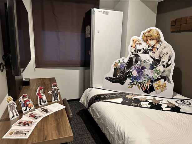 「HOTEL SAIYUKI」コラボルーム。等身大スタンディ以外の装飾アイテムはすべて持ち帰りOK