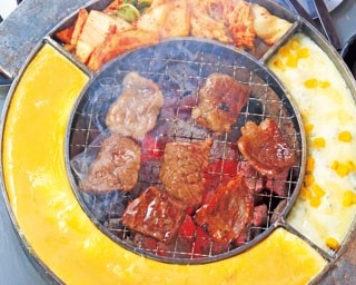 【関西の肉】特注鉄板が話題！ドラム缶と七輪で味わう人気焼肉店「立喰☆焼肉 瑞園」