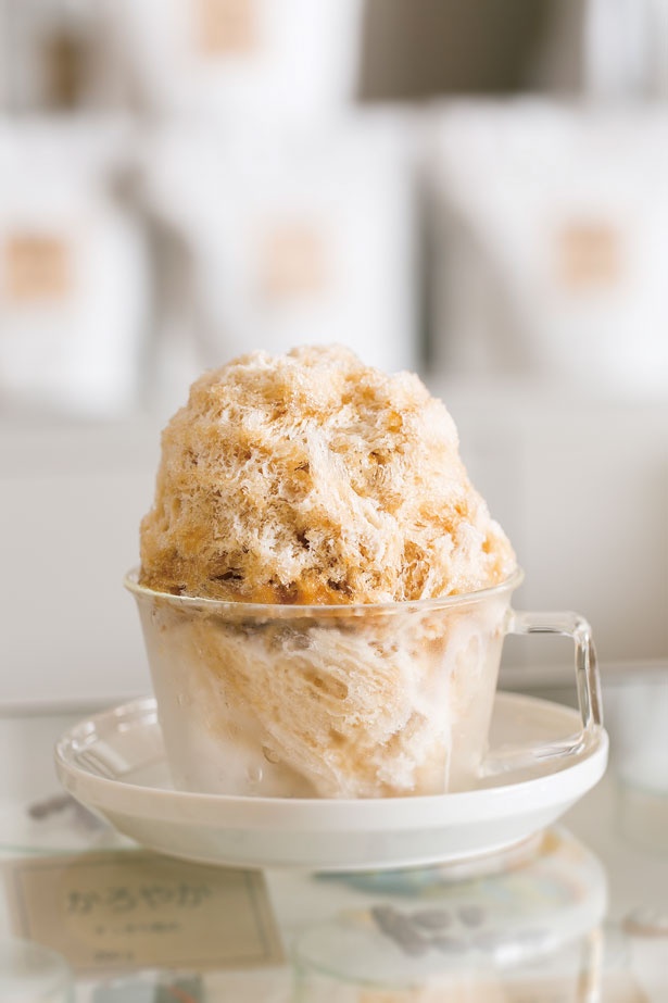 「そふ珈琲」の「珈琲かき氷」(750円)。中のアイスが溶けると、コーヒー牛乳風の味わいになる