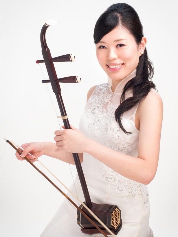 伝統楽器・二胡のパフォーマンスも