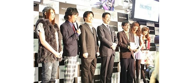 イベントでは、1番最初に並んだお客さんとの記念撮影タイムも