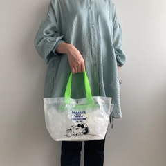 Sサイズはデイリーに使えるベーシックな形とちょうど良いサイズ感。こちらは「クリア」カラー