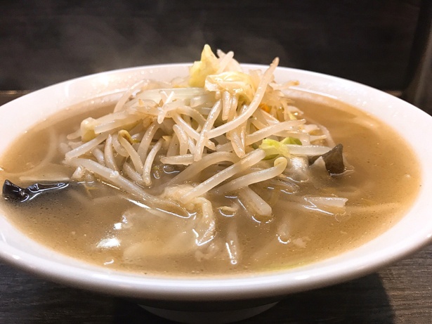 看板メニューの「湯麺(タンメン)」(800円)