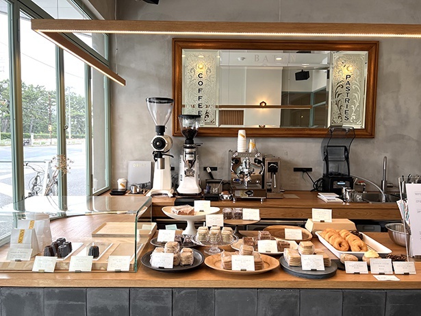 堺市の浜寺公園にオープンした「BATON coffee & pastries」