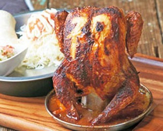 【関西の肉】豪快な「ビア缶チキン」に食らいつけ！大阪の人気キャンプめし店4選