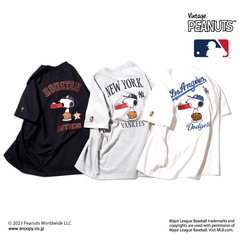 「刺しゅう半袖Tシャツ(スヌーピー)」写真左からBLACK(HOUSTON ASTROS)、GREY(NEW YORK YANKEES)、WHITE(LOS ANGELES DODGERS)