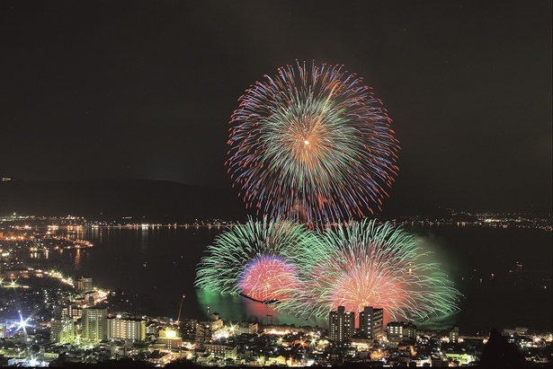 諏訪湖祭湖上花火大会」をプレミアム席＆絶景ホテルとセットで楽しもう