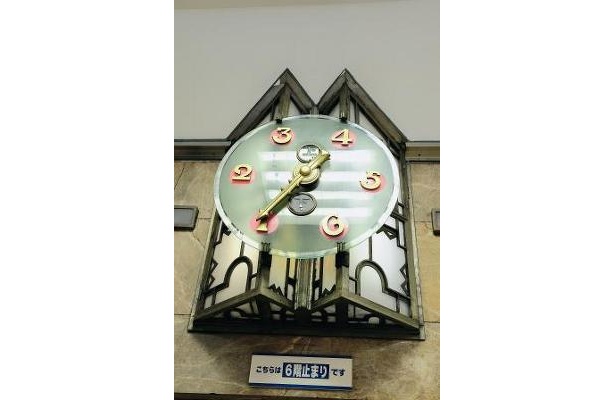 いまでは珍しい形のエレベータ階数表示盤