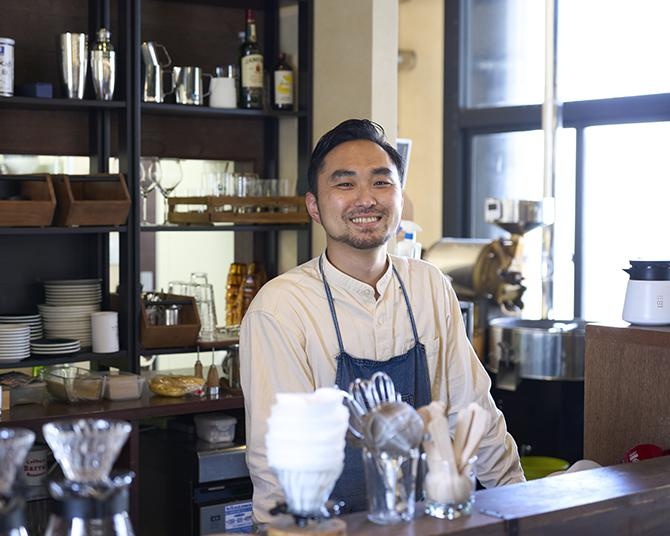 コーヒーで旅する日本／四国編｜地元今治で、多彩な豆の個性と出会える、街の“コーヒーゲート”に。「Barrel Coffee&Roasters」