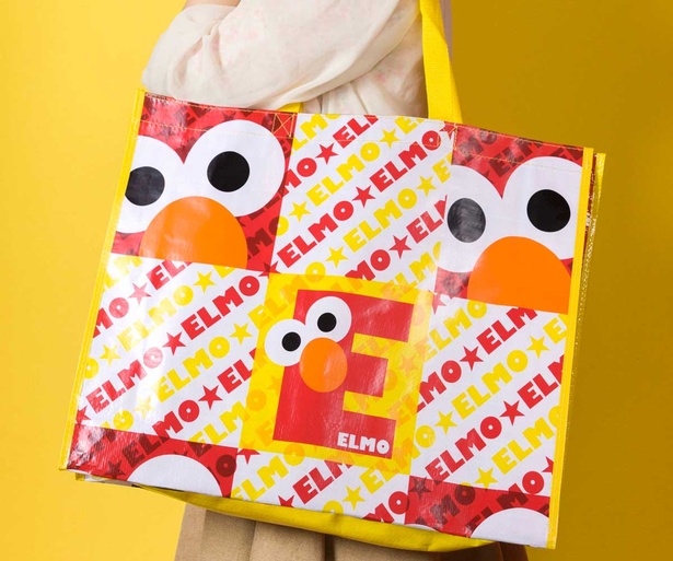 通常特典の手提げ袋。｢携帯用ポット＆カップセット｣｢お絵描きボード｣のいずれかから選べる