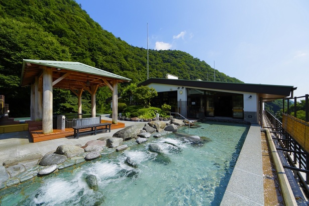 開放感あふれる天空大露天風呂 ／ 箱根湯本温泉 天成園