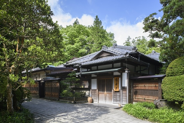 随所に菊の紋が残されていることから菊華荘と名付けられた旧御用邸／富士屋ホテル