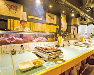 【関西の肉】女性もおひとり様も大歓迎！立ち飲みスタイルの焼肉・焼鳥店3選