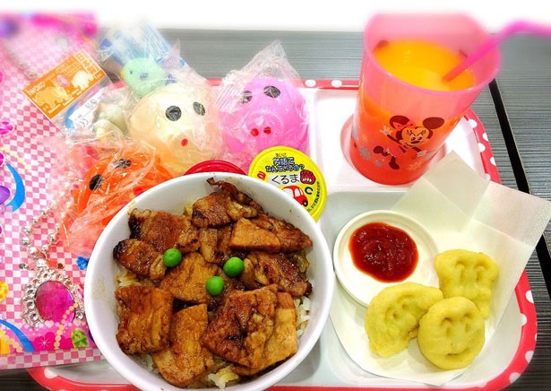 三井アウトレットパーク 札幌北広島では、7月21日(金)から8月20日(日)まで、人気のキッズメニューがお得な価格に！豚丼の豚はげが提供する「キッズプレート」(500円)