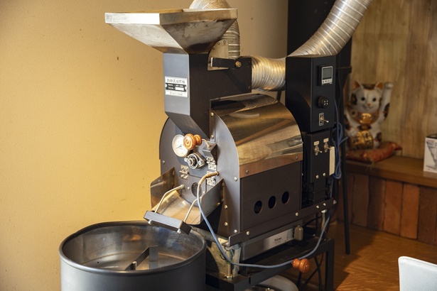 店奥に設置しているハマ珈琲の1キロ焙煎機