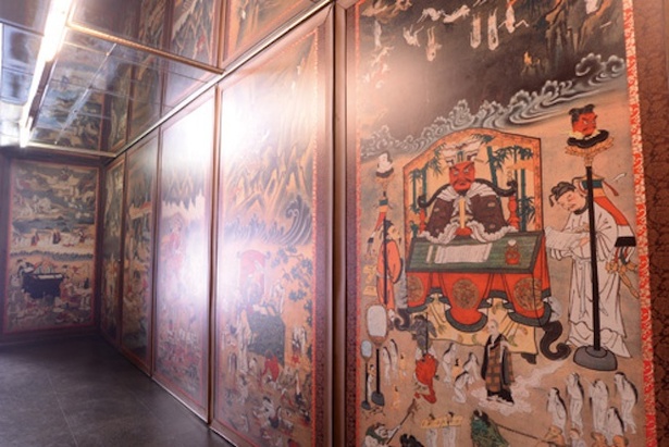 「地獄極楽絵」本堂1階には1784年(天明4年)に江戸の宋庵という絵師によって描かれた16枚の地獄・極楽図が展示されている