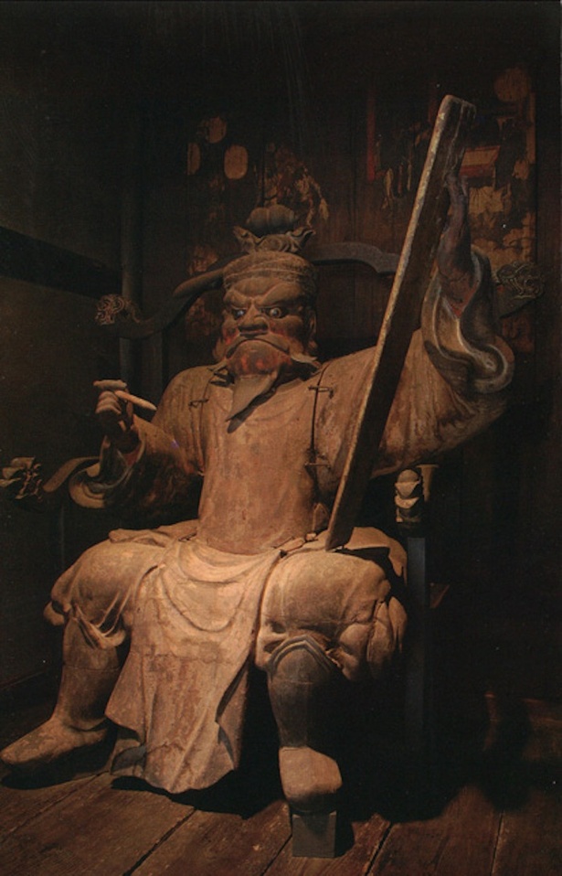 閻魔法王の右に座する「司録尊」像は裁判の結果を記録するのが役目