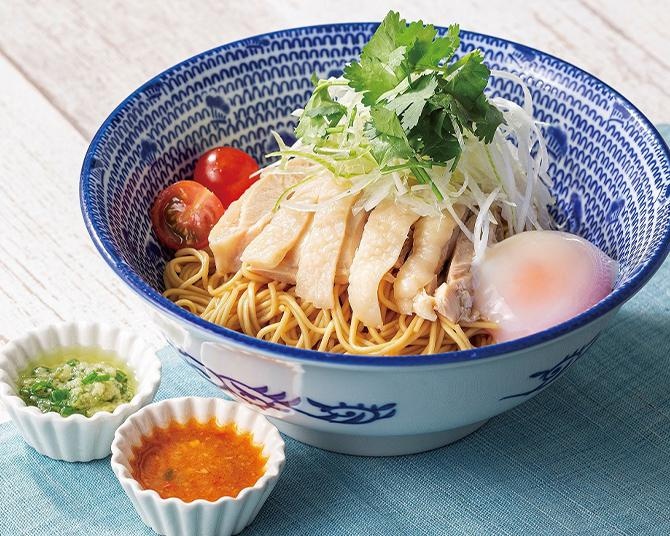 タイ料理レストラン・マンゴツリーキッチンにて、「冷製 茹で鶏の和え麺“バーミー ヘーン ガイ”」が8月31日まで販売中