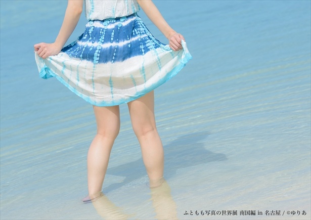 性別や嗜好を超えて楽しめる、芸術的な“ふともも”写真を展示