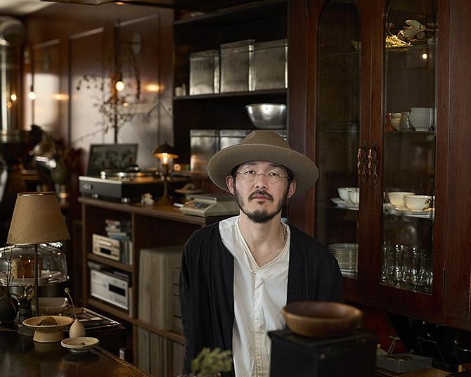 コーヒーで旅する日本／関西編｜何でもない日々の余白を引き受ける。「井尻珈琲焙煎所」が体現する“珈琲屋”の本領