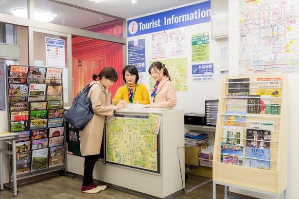 1階には「烏丸五条観光案内所」も併設