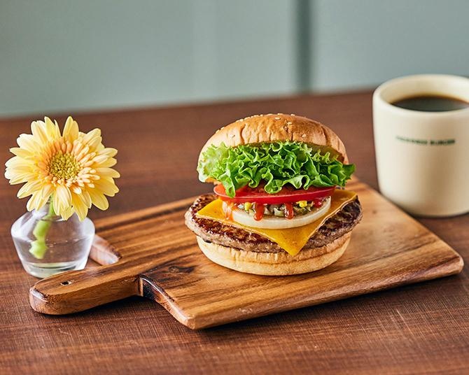 全店導入で8000本の花を救済。フレッシュネスバーガーがフラワーロス削減に取り組む理由