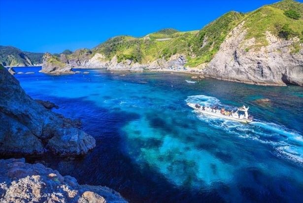 関東近郊の「秘境」ビーチ、静岡県にある「ヒリゾ浜」は日帰りでシュノーケリングができるスポット