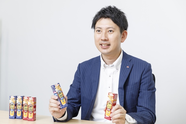 根っからのビール党の坂本さん。「ビール好きを増やしたい」とビール会社の人のような発言が飛び出すものの、これまでに20以上のヨーグルト、チルド飲料、チーズの商品開発に携わってきた