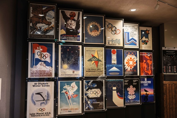 スタートタワーの中2階にはオリンピックギャラリーが設置されていた。冬季オリンピックのポスターも発見！