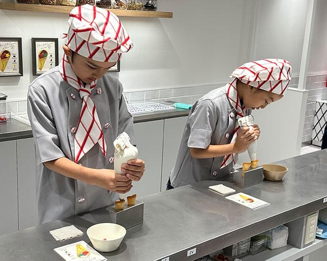 キッザニア東京に新パビリオン「パティスリーショップ」が誕生！パティシエ体験を通じて、お菓子作りの楽しさや喜びを届けるやりがいを学ぶ