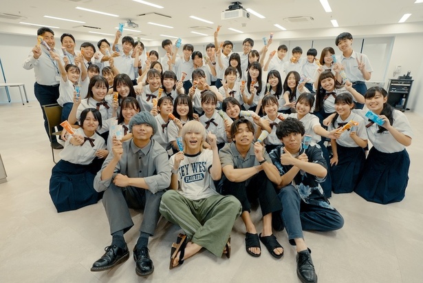  セブンティーンアイス×雲雀丘学園高等学校×ヤングスキニー「17ROCK～17歳、みんなの色で奏でる音色～」が6月30日に始動