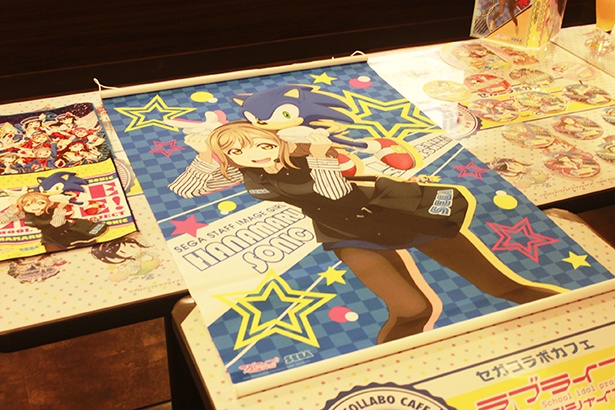 限定商品の「ラブライブ！サンシャイン!! 花丸＆ソニックB2タペストリー」(3500円)