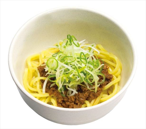 【写真を見る】大好評販売中のアレンジメニュー「汁なし麻婆油そば」も販売継続が決定！