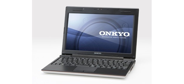 A:ONKYO C205A3(¥50,000相当)。いつでもどこでもパソコンを持ち運びたい、そんな人にぴったりの軽量約960g、薄型23㎜、バッテリー駆動約4時間を実現したミニマムノートパソコンを2名様に。 最新OSのWindows(R)7 Starterを搭載し、さらに高速無線LANやデータ読み込みの速いSSD、小型ACアダプターなど持ち運びに便利な仕様になっている。■液晶サイズ:10.1インチ■CPU:Atom N270 1.6GHz■SSD容量:32GB■メモリ容量:1G