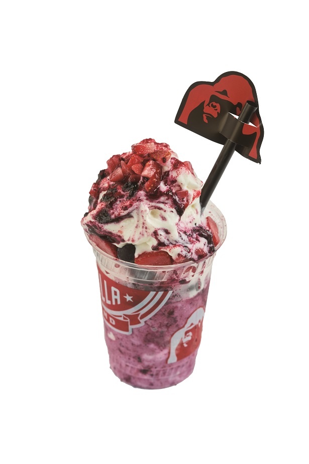 【写真を見る】ゴリラコーヒーのエンパイアベリーサマーサンデー(1180円) 