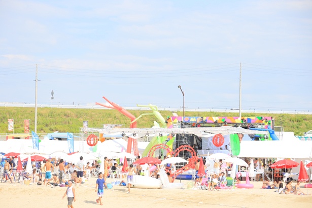 「りんくうビーチフェス2017」は浜辺がまるごとフェス会場になる