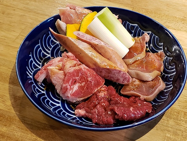 肉や野菜、ソーセージがのった、よいち盛り(990円)もお値打ち