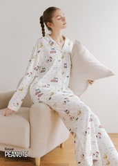 眠りにまつわるアートがいっぱい「SNOOPYシャツワンピース」