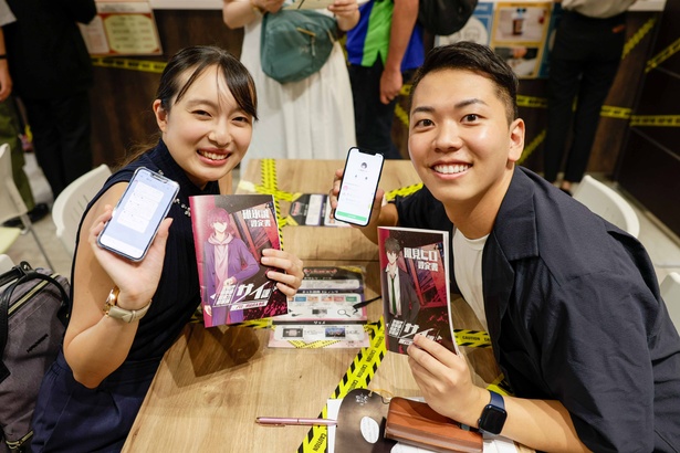 「ちょうど事件が発覚したところ！」と興奮する2人。カフェの居心地もよすぎと語る参加者