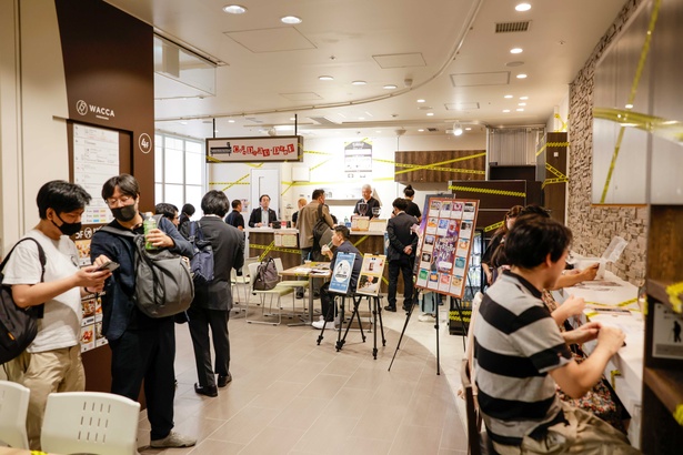 WACCA池袋 「Cafe DEAD DROP」では、潜入ミステリーが楽しめ、実際の現場検証なども用意されている